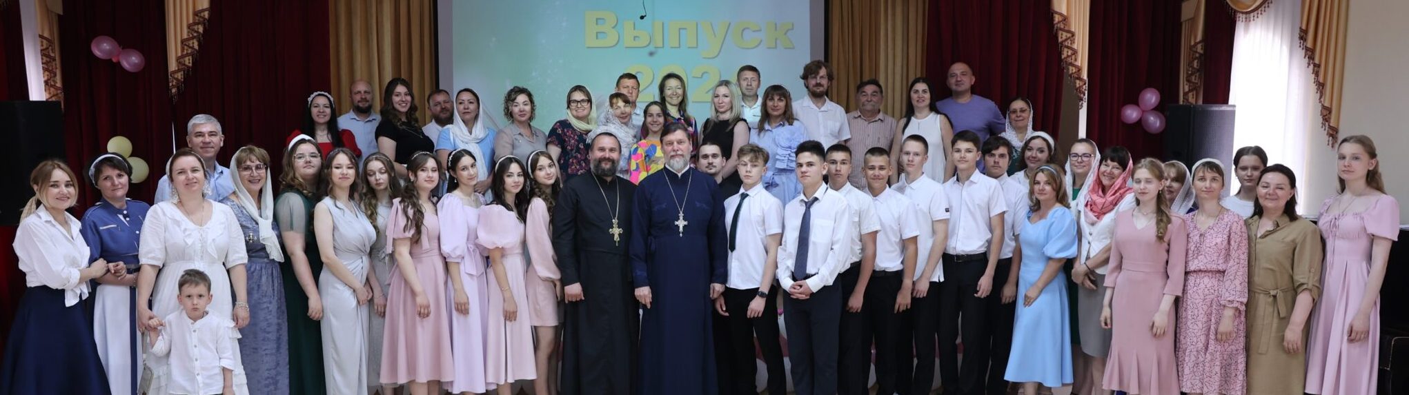 Вручение аттестатов в Русской Православной школе при храме Рождества Христова
